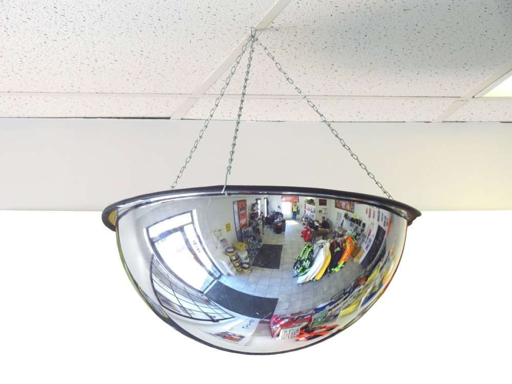 Miroir convexe en dôme complet pour vue à 360° dans une intersection.