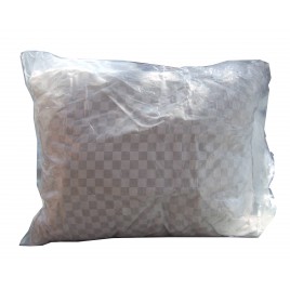 Pillow with non-allergenic polyester filling, standard size.