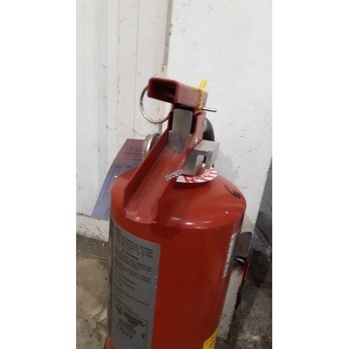 Wall hanger for Ansul Sentry chemical powder extinguishers, 10 to 14 lbs