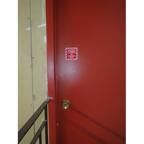 Bilingual self-adhesive vinyl &quot;Extincteur d&#039;incendie à l&#039;intérieur Fire extinguisher inside&quot; fire safety sign
