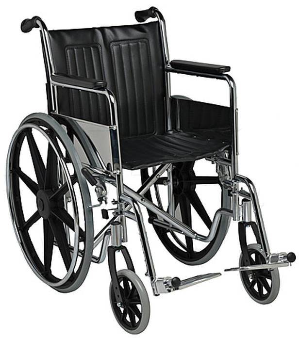 Chaise roulante pliante à structure en acier et revêtement en similicuir.