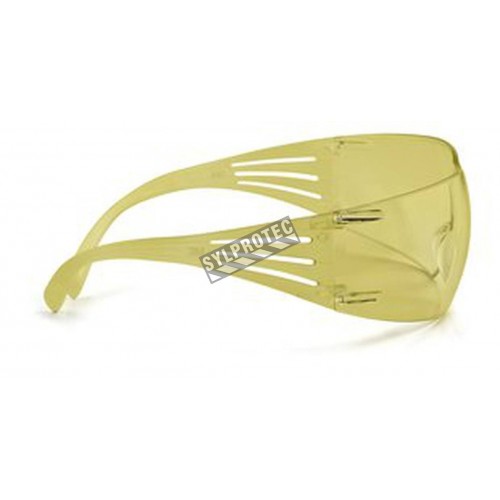 Lunette de sécurité SecureFit pour protection oculaire de 3M. Lentille ambrée antibuée pour protection de l&#039;éclairage bleuté
