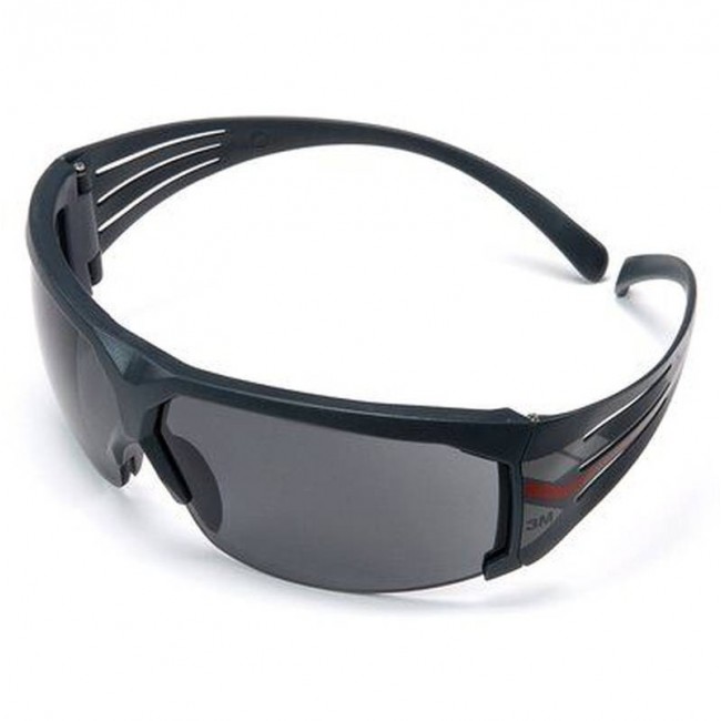 3M SF602FGAF SecureFit protective eyewear with anti-fog treated grey polycarbonate lens.